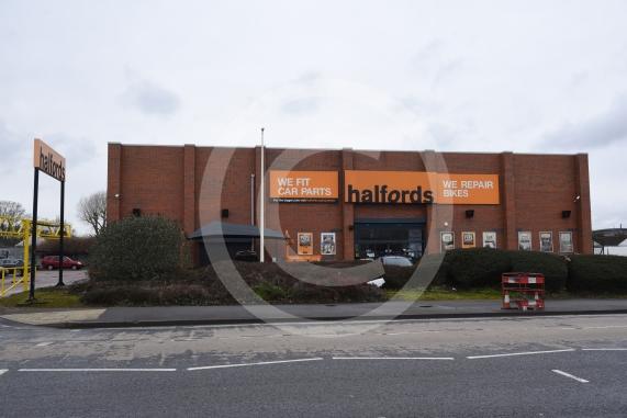 Halfords, 380 Bath Road, Slough