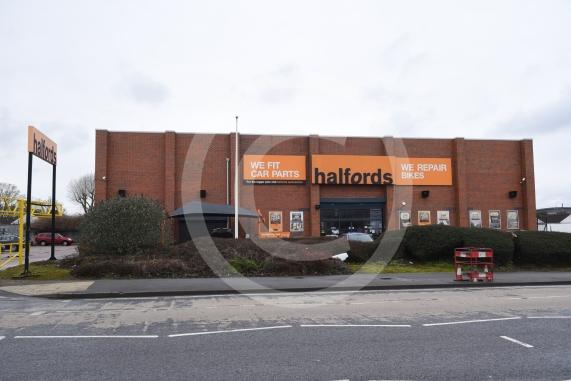 Halfords, 380 Bath Road, Slough