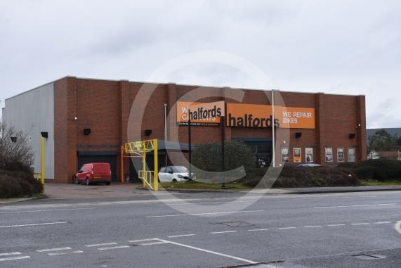 Halfords, 380 Bath Road, Slough