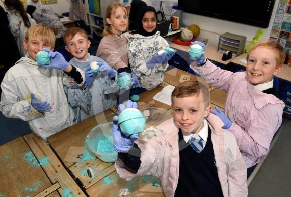 National Science Week bathbomb workshop. Oldfield Primary School, Bray Road, Maidenhead.