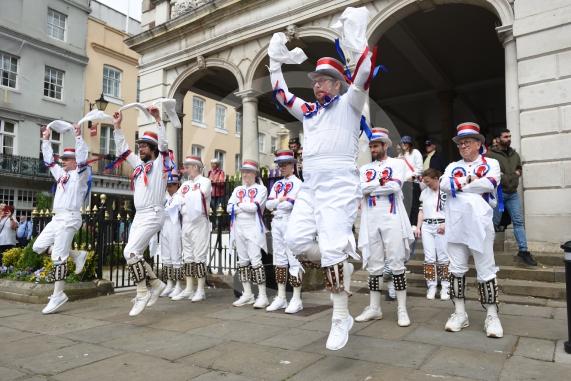 Windsor Guildhall, Windso.  Morris dancers performing on the streets of WindsorBerkshire Bedlam Morris