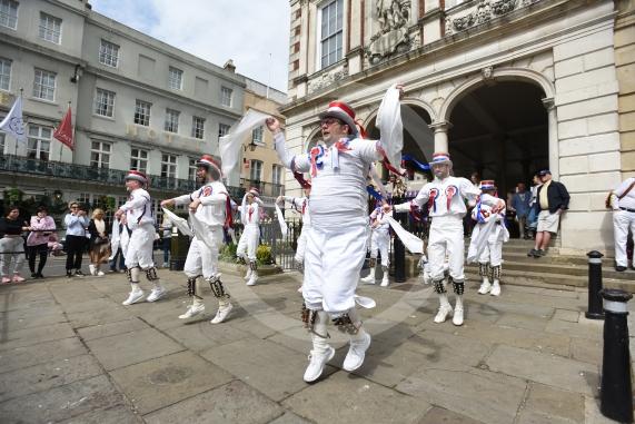 Windsor Guildhall, Windso.  Morris dancers performing on the streets of WindsorBerkshire Bedlam Morris