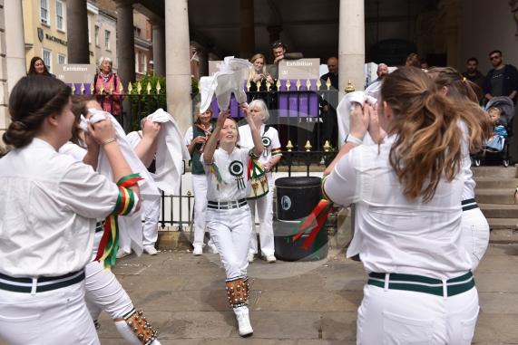 Windsor Guildhall, Windso.  Morris dancers performing on the streets of WindsorWindsor Morris, a female team of dancers founded in 1974.