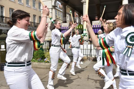Windsor Guildhall, Windso.  Morris dancers performing on the streets of WindsorWindsor Morris, a female team of dancers founded in 1974.