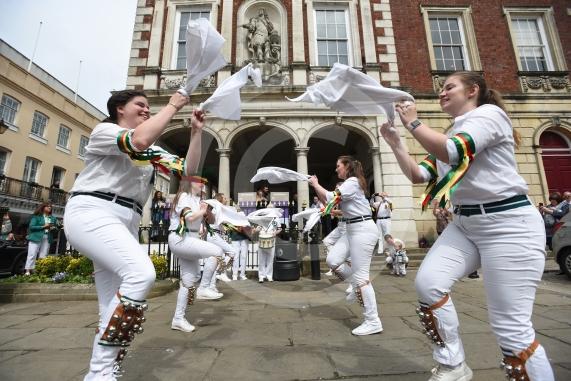 Windsor Guildhall, Windso.  Morris dancers performing on the streets of WindsorWindsor Morris, a female team of dancers founded in 1974.