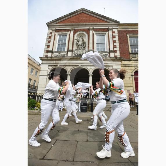 Windsor Guildhall, Windso.  Morris dancers performing on the streets of WindsorWindsor Morris, a female team of dancers founded in 1974.
