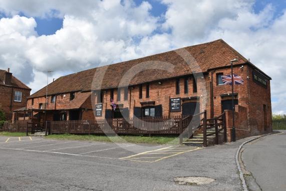 The Long Barn PubBennetts Close/Cippenham Lane