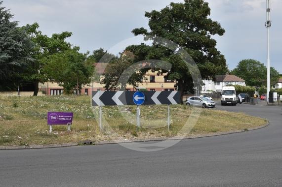 Roundabout at junction of Farnham Rd and Cumberland Avenue, Slough