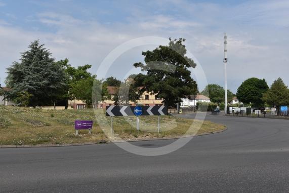 Roundabout at junction of Farnham Rd and Cumberland Avenue, Slough