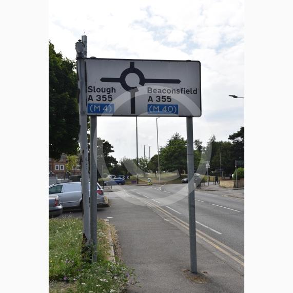 Roundabout at junction of Farnham Rd and Cumberland Avenue, Slough