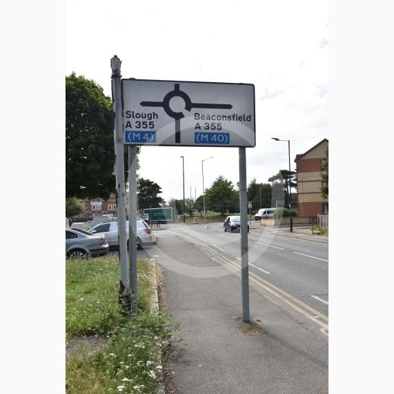 Roundabout at junction of Farnham Rd and Cumberland Avenue, Slough