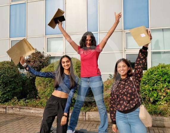 A Level Results Day 18/8/22 Pics: Mike Swift - Herschel Gmmr L>R Jazneek Kaur, Riya Gill, Jasleen Kaur.