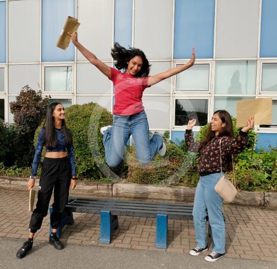 A Level Results Day 18/8/22 Pics: Mike Swift - Herschel Gmmr L>R Jazneek Kaur, Riya Gill, Jasleen Kaur.