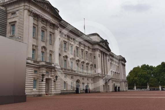 Scenes outside Biuckingham Palace, London, awaiting the Queen&rsquo;s Coffin
