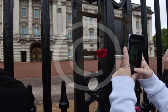 Scenes outside Biuckingham Palace, London, awaiting the Queen&rsquo;s Coffin