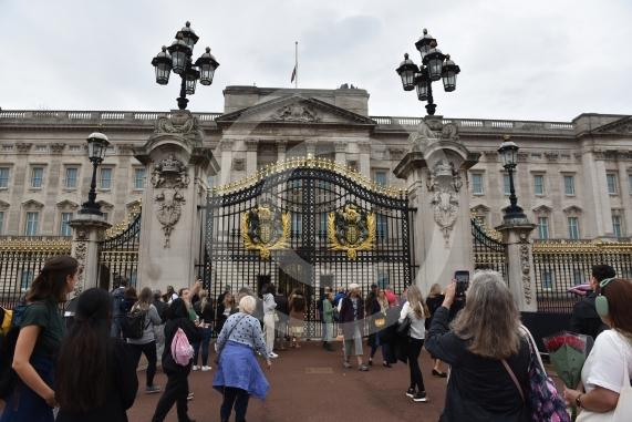 Scenes outside Biuckingham Palace, London, awaiting the Queen&rsquo;s Coffin