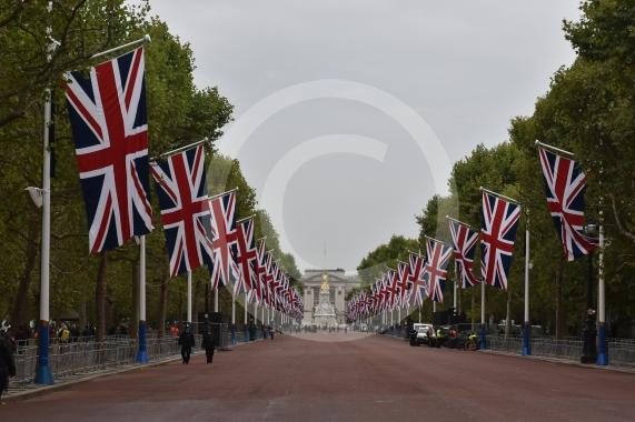 Scenes outside Biuckingham Palace, London, awaiting the Queen&rsquo;s Coffin