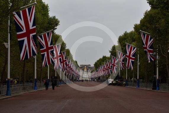 Scenes outside Biuckingham Palace, London, awaiting the Queen&rsquo;s Coffin