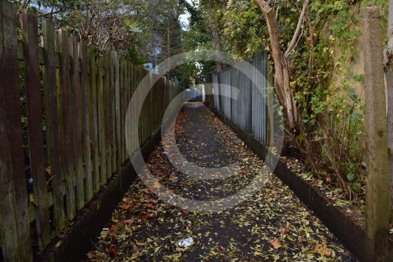 Alleyway between Bath Road and Cranbourne Close, Slough