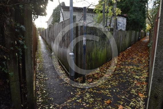 Alleyway between Bath Road and Cranbourne Close, Slough
