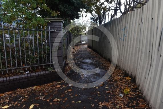 Alleyway between Bath Road and Cranbourne Close, Slough