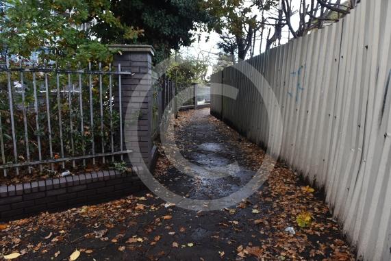 Alleyway between Bath Road and Cranbourne Close, Slough
