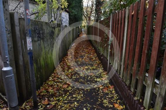 Alleyway between Bath Road and Cranbourne Close, Slough