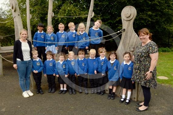 LtoR Teaching Assistant Miss Ceri Arthur and Class Teacher Mrs Ruth Theaker.Knowl Hill CE Primary School, Bath Road, Knowl Hill.