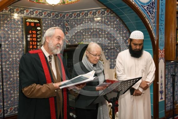 LtoR Rabbi Doctor Jonathan Romain, Reverend Sally Lynch and Imam Abid Hashmi read a prayer for peace.Maidenhead Mosque, Holmanleaze, Maidenhead.