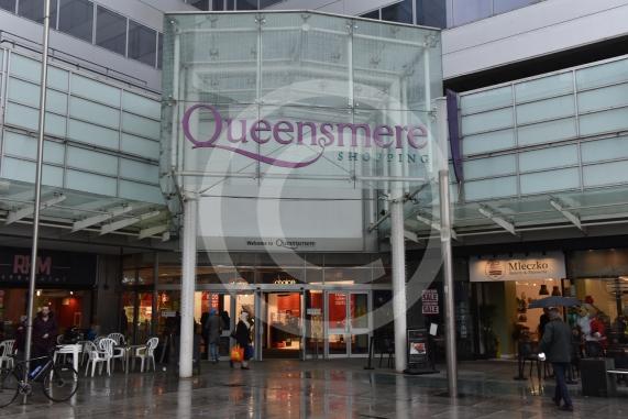 Outside Queensmere Shopping Centre, Slough High St. The redevelopment of the Queensmere Shopping Centre appears to have stalled. 
