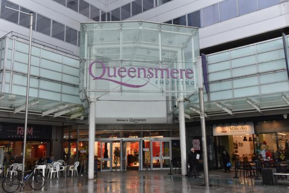 Outside Queensmere Shopping Centre, Slough High St. The redevelopment of the Queensmere Shopping Centre appears to have stalled. 