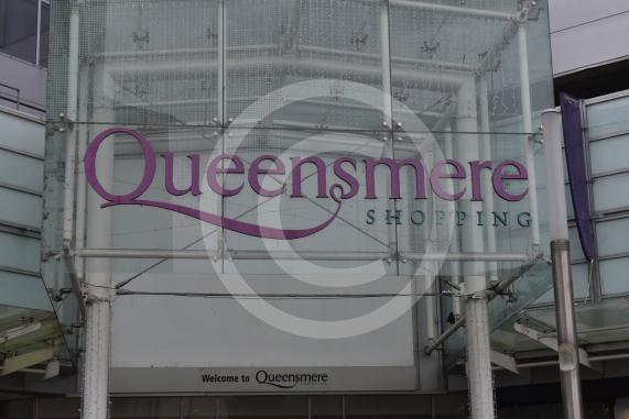 Outside Queensmere Shopping Centre, Slough High St. The redevelopment of the Queensmere Shopping Centre appears to have stalled. 