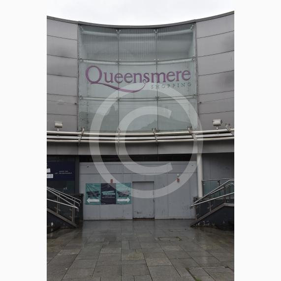 Outside Queensmere Shopping Centre, Slough High St. The redevelopment of the Queensmere Shopping Centre appears to have stalled. 