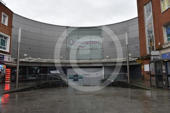 Outside Queensmere Shopping Centre, Slough High St. The redevelopment of the Queensmere Shopping Centre appears to have stalled. 