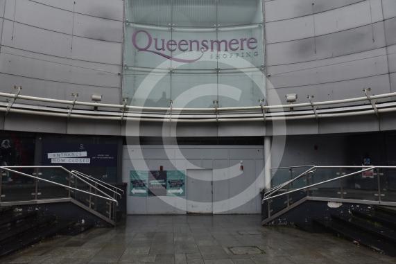 Outside Queensmere Shopping Centre, Slough High St. The redevelopment of the Queensmere Shopping Centre appears to have stalled. 
