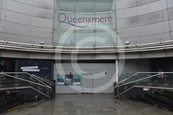 Outside Queensmere Shopping Centre, Slough High St. The redevelopment of the Queensmere Shopping Centre appears to have stalled. 