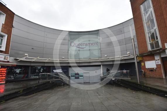 Outside Queensmere Shopping Centre, Slough High St. The redevelopment of the Queensmere Shopping Centre appears to have stalled. 
