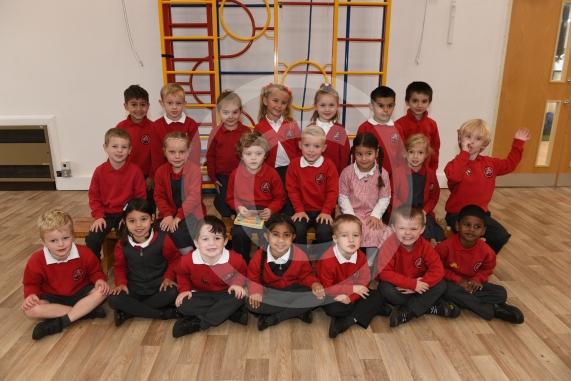 FIRST CLASS Homer First School Testwood Road Windsor SL4 5RL 1 class. Diamonds Class