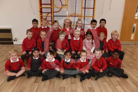 FIRST CLASS Homer First School Testwood Road Windsor SL4 5RL 1 class. Diamonds Class