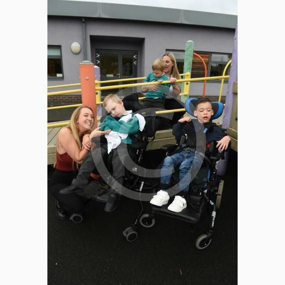 FIRST CLASSManor Green SchoolElizabeth Hawkes Way  Maidenhead SL6 3EQ 1 class Early Years, Charlotte, Lauren