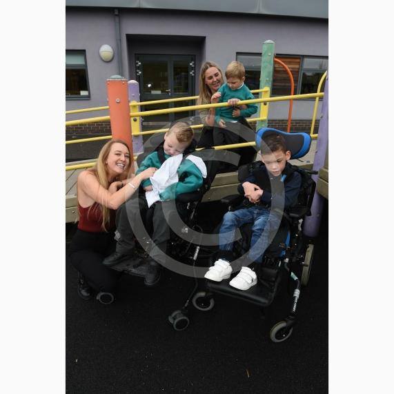 FIRST CLASSManor Green SchoolElizabeth Hawkes Way  Maidenhead SL6 3EQ 1 class Early Years, Charlotte, Lauren