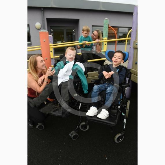 FIRST CLASSManor Green SchoolElizabeth Hawkes Way  Maidenhead SL6 3EQ 1 class Early Years, Charlotte, Lauren