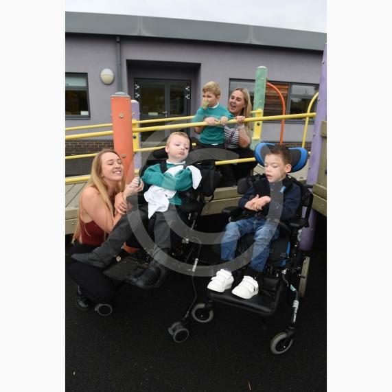 FIRST CLASSManor Green SchoolElizabeth Hawkes Way  Maidenhead SL6 3EQ 1 class Early Years, Charlotte, Lauren