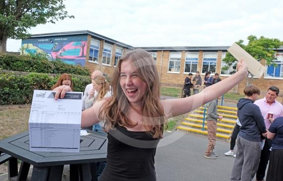 (136964) MIKE - MA 2025 GCSE Results Furze Platt Secondary School  - Ava Hone-Smith - Pictures by Mike Swift