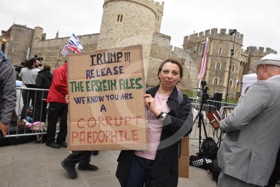 STATE VISIT TO WINDSOR OUTSIDE Windsor Castle - Anti-Trump Protestors and Pro-Trump Supporters