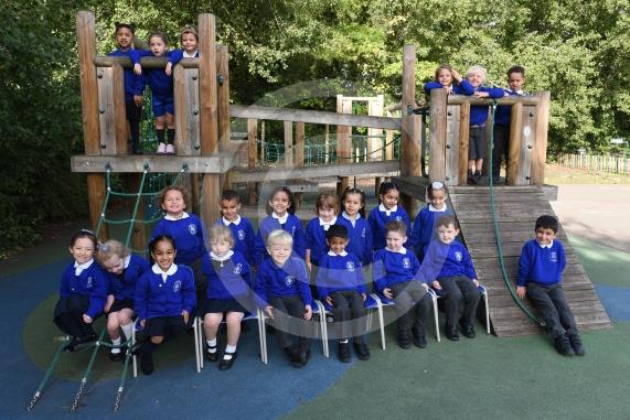 FIRST CLASS Oakfield First School  Imperial Road Windsor   SL4 3RU 2 classes  - OAK CLASS