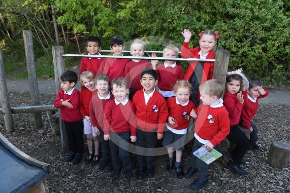 FIRST CLASS Alexander First School  Kenneally Oakley Green Windsor  SL4 4XP 1 class