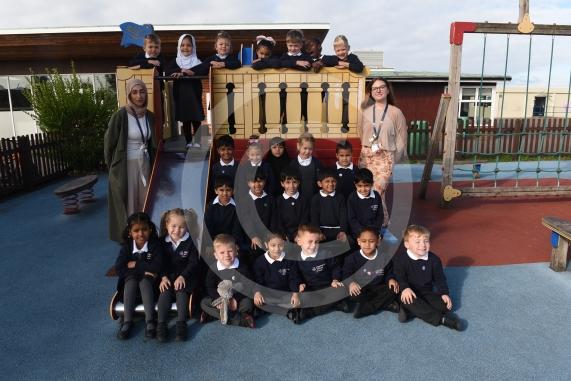 FIRST CLASS Cippenham School  Elmshott Lane  Cippenham  SL1 5RB 4 classes - WILLOW CLASS - Miss Bi, Miss Callaghan