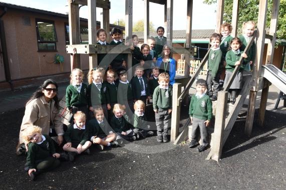 FIRST CLASS Braywood CE First School Oakley Green Road Oakley Green Windsor  SL4 4QF 1 class - LITTLE ACORNS - Mrs Khan, Mrs Teeder