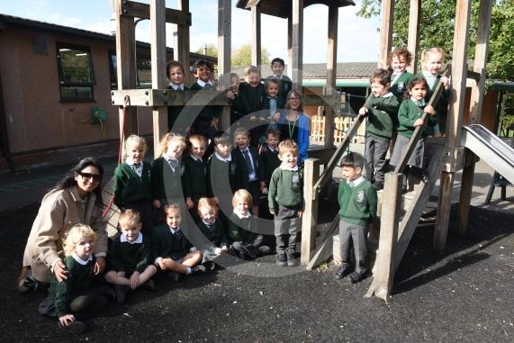FIRST CLASS Braywood CE First School Oakley Green Road Oakley Green Windsor  SL4 4QF 1 class - LITTLE ACORNS - Mrs Khan, Mrs Teeder